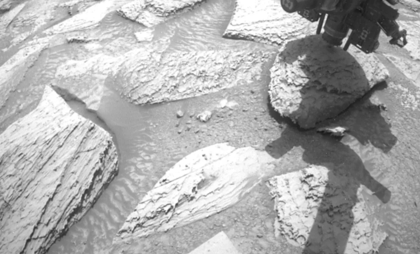 Six Years on Mars Reveal Unexpected Wear on NASA’s Curiosity Rover Wheels 