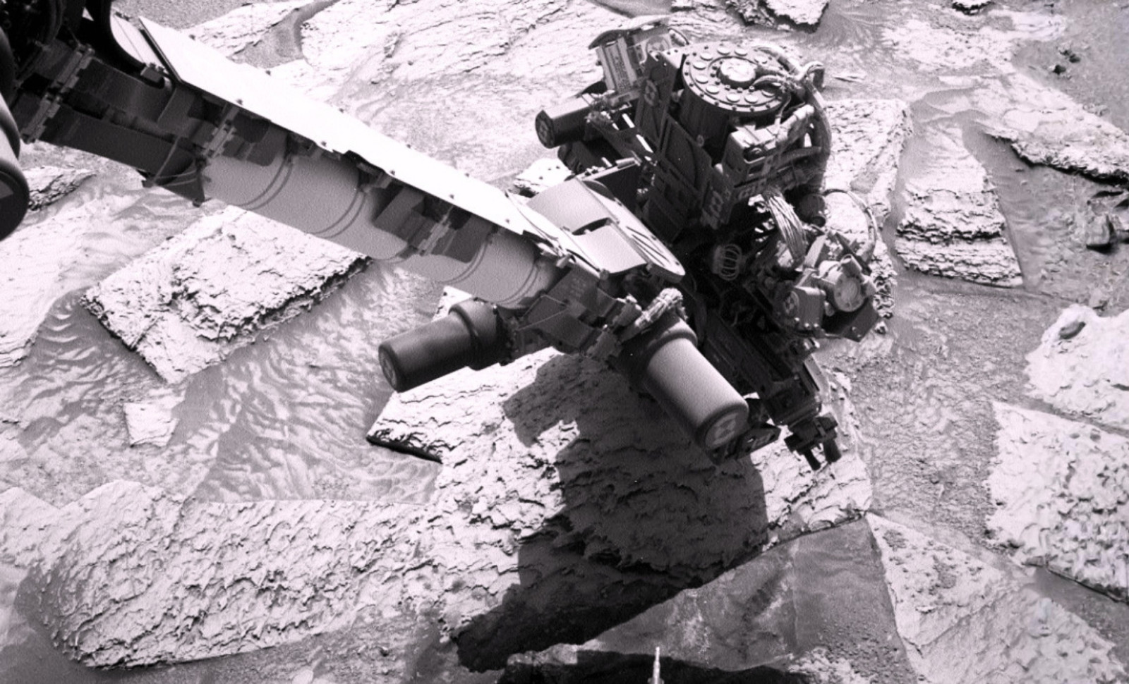 Curiosity Rover Struggles With a 29-Pound Mars Boulder That Held It Captive for Almost a Week 