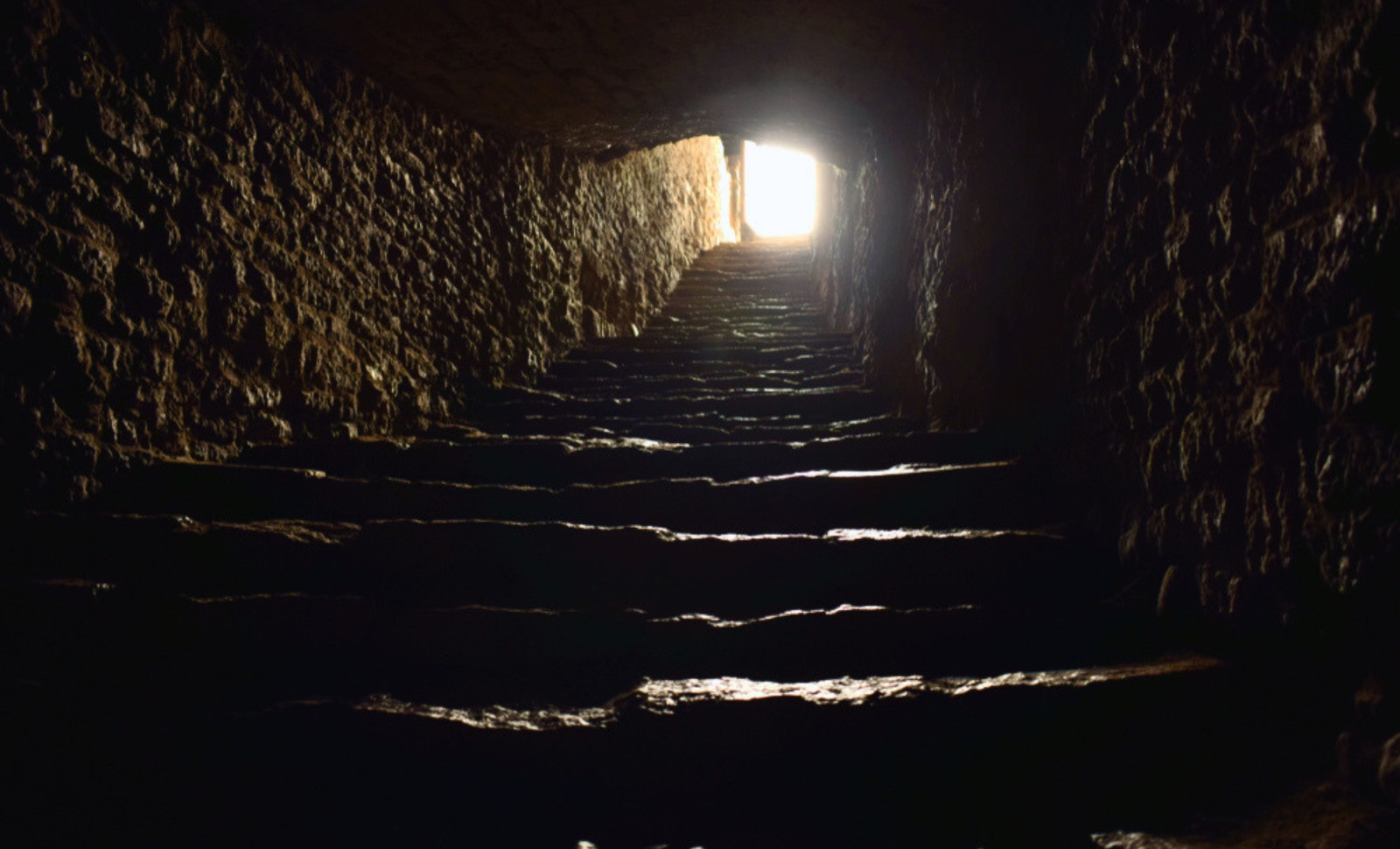 Ancient Pilgrimage Road Unearthed Beneath Jerusalem’s Modern Streets After 2,000 Years 