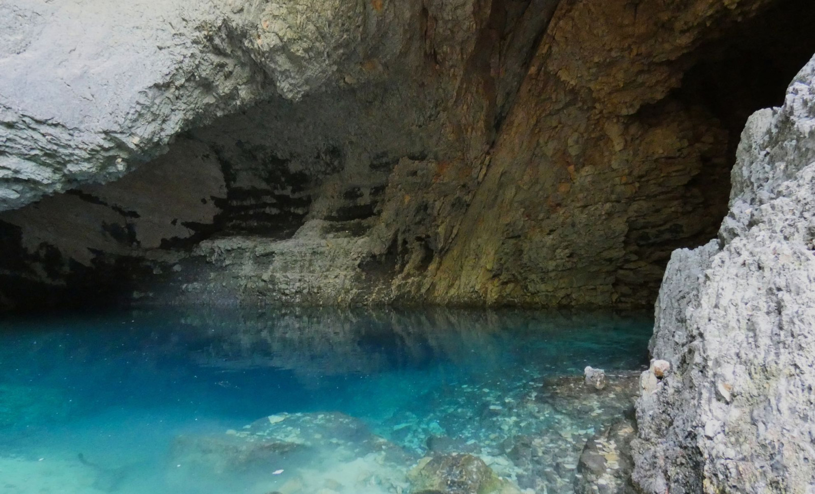 Enormous Ocean Found Locked 700 km Beneath Earth's Surface 