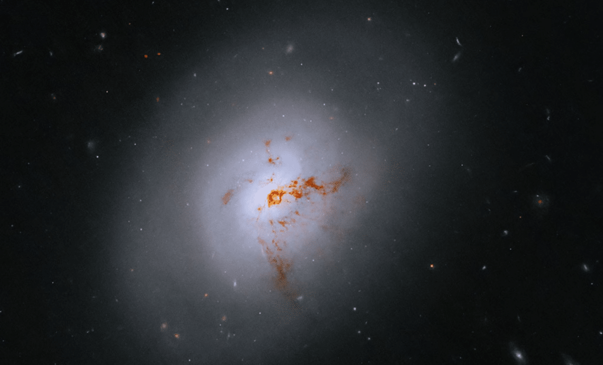 Hubble Reveals Unique Galaxy Undergoing a Dramatic Evolutionary Transition 