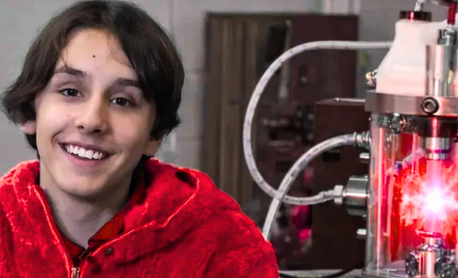 12-Year-Old Builds Nuclear Fusion Reactor That Detects Genuine Neutrons 
