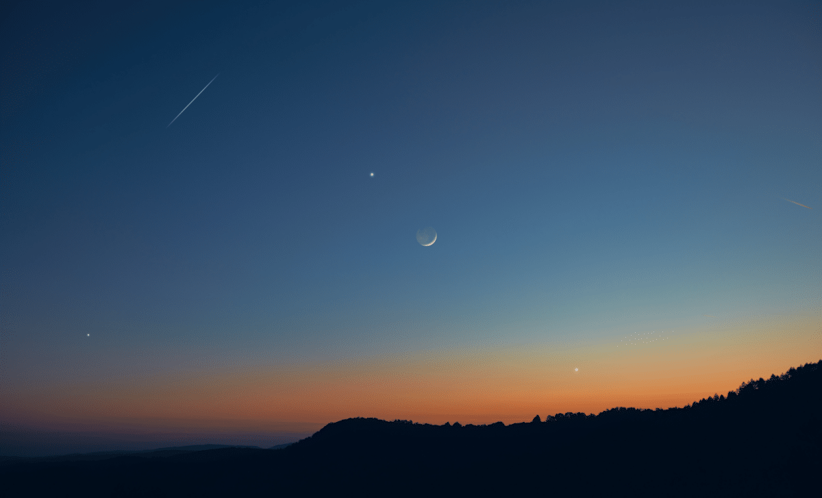 Catch Tonight’s Spectacular Jupiter and Moon Alignment at Dusk 
