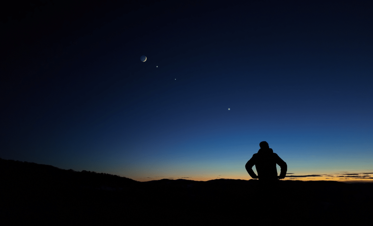 Witness a Rare Alignment of Venus, Jupiter, and Mercury This Weekend 