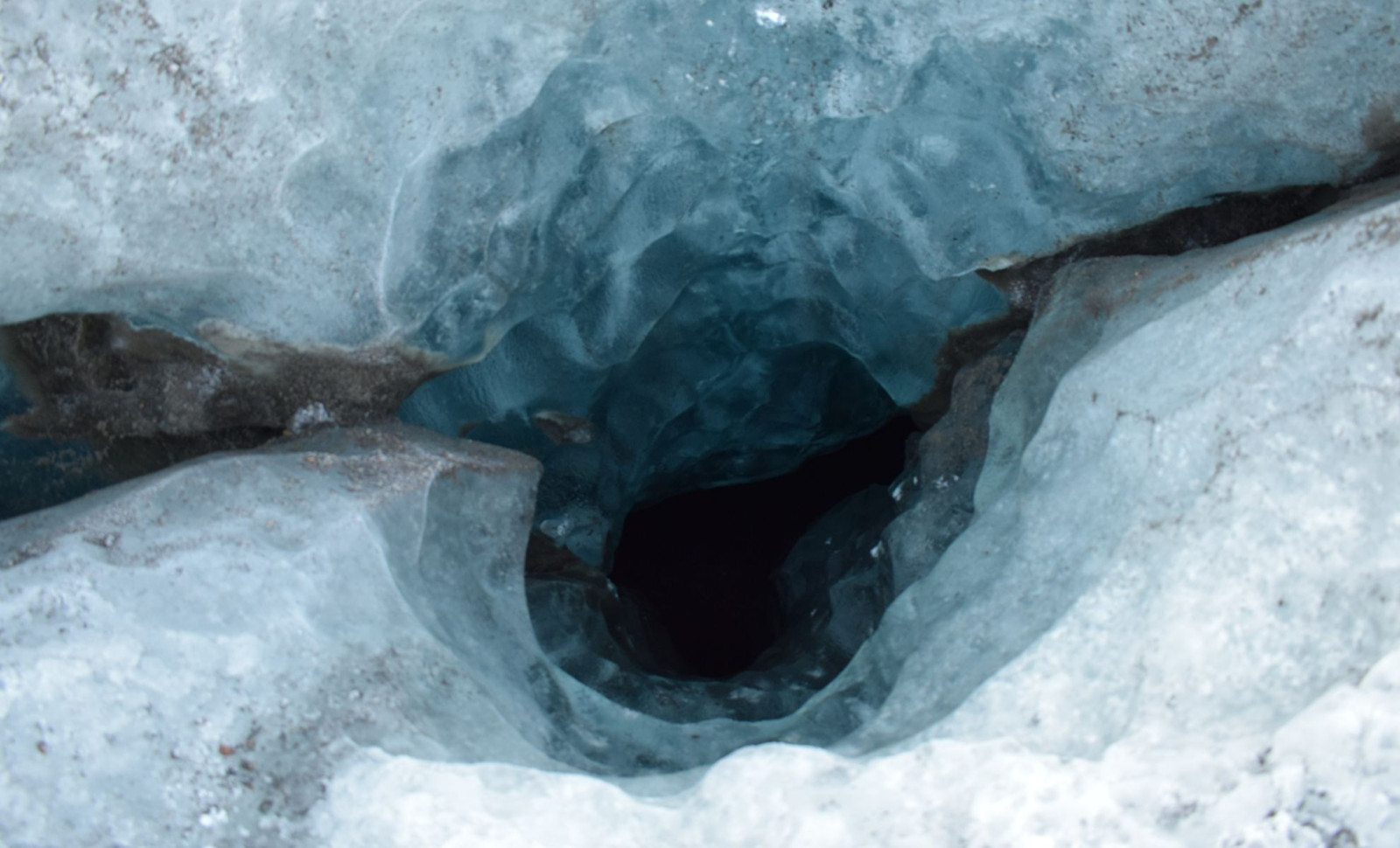 Scientists Extract 6-Million-Year-Old Ice from Antarctica, Unlocking Ancient Atmospheric Secrets 