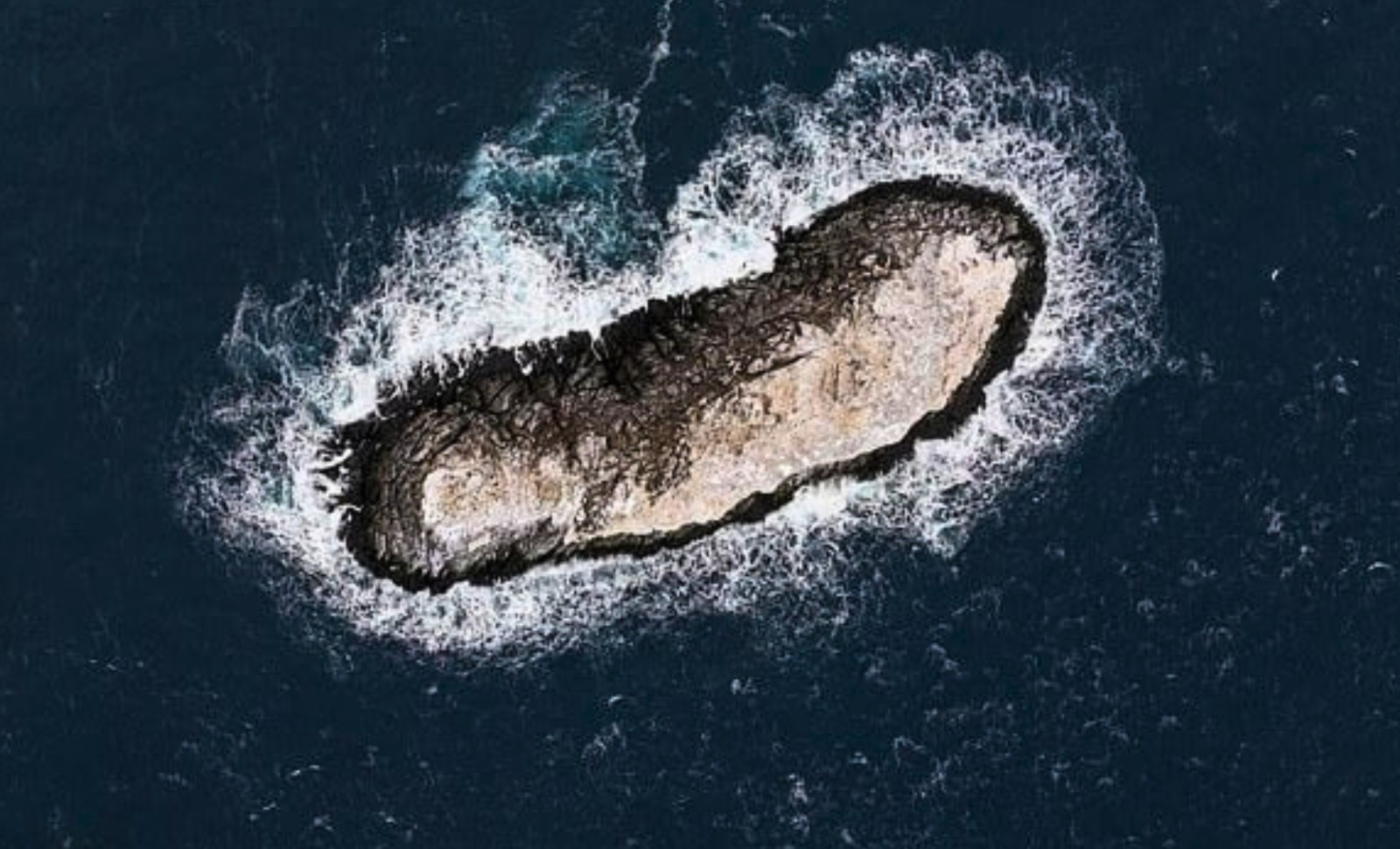 Unexpected Discovery: Scientists Find Hidden Antarctic Island While Escaping Storm 