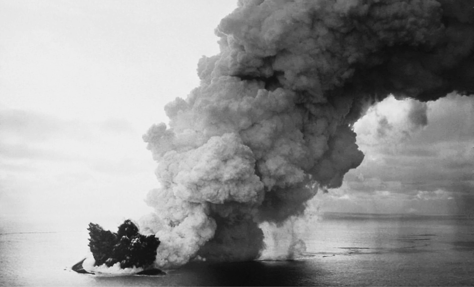 Iceland’s Surtsey Island: A Living Laboratory Born from Volcanic Fire 