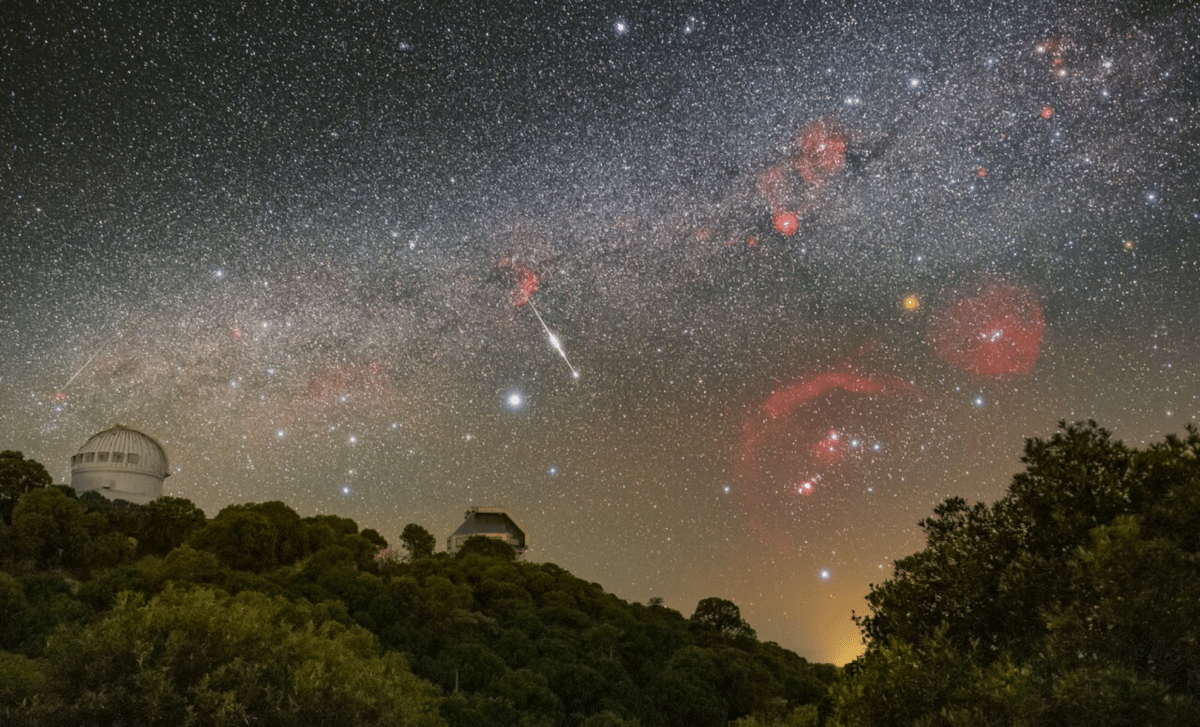 Spectacular Meteor Lights Up Arizona Sky Above Kitt Peak Observatory 
