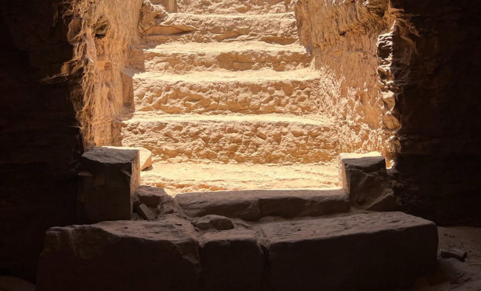 Ancient Sarcophagus Discovered Beneath Concealed Stairway in Aswan Cemetery 