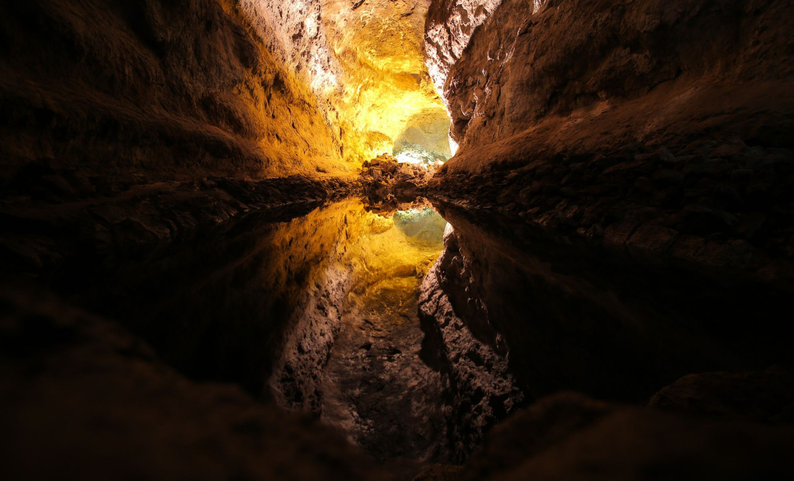 Microbial Communities Thrive Nearly a Mile Beneath Earth’s Surface in Old Gold Mine 