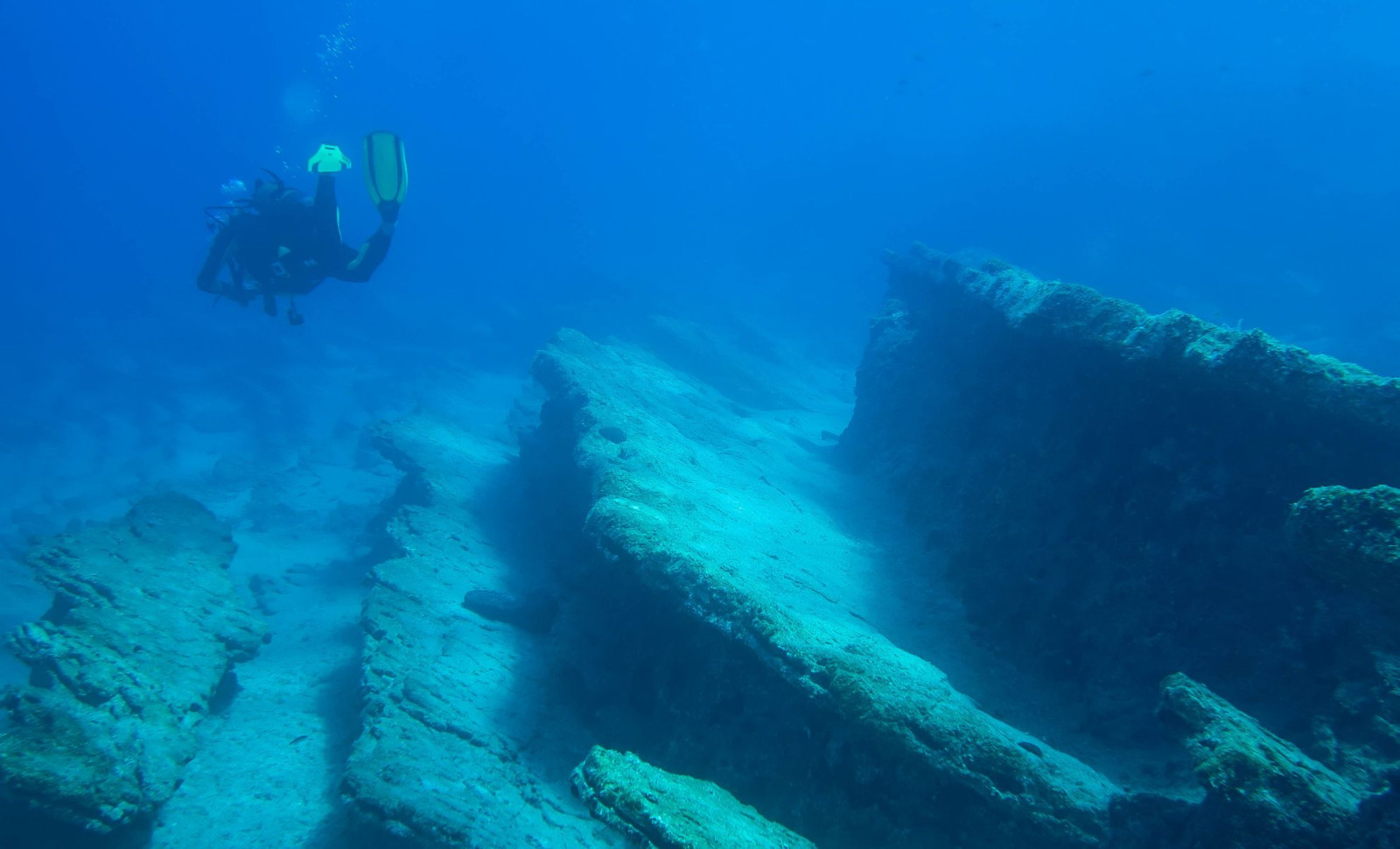 Divers Discover a Century-Old City Beneath Kyrgyzstan’s Lake Issyk-Kul Lost to a Catastrophic Earthquake 