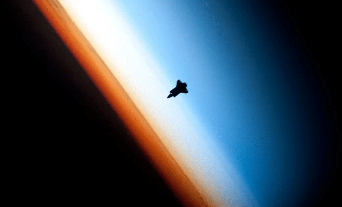 Unknown Object Released by China’s Shenlong Spaceplane Sparks New Orbital Mystery 
