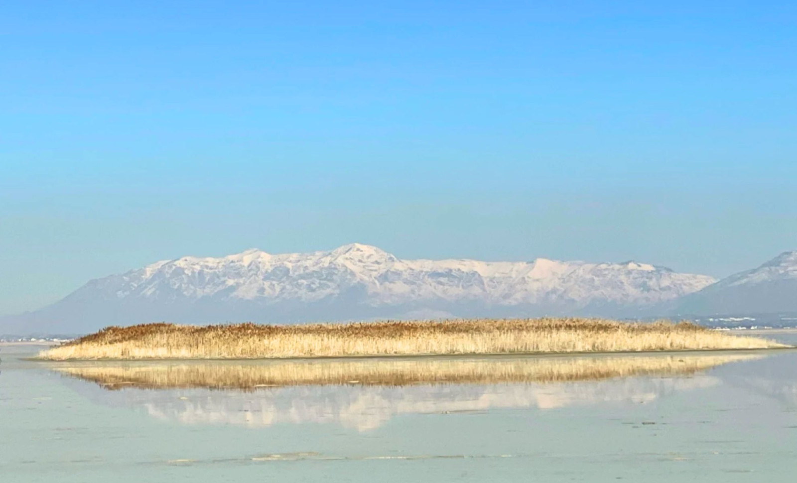 Researchers Discover Vast Underground Freshwater System Beneath Great Salt Lake 