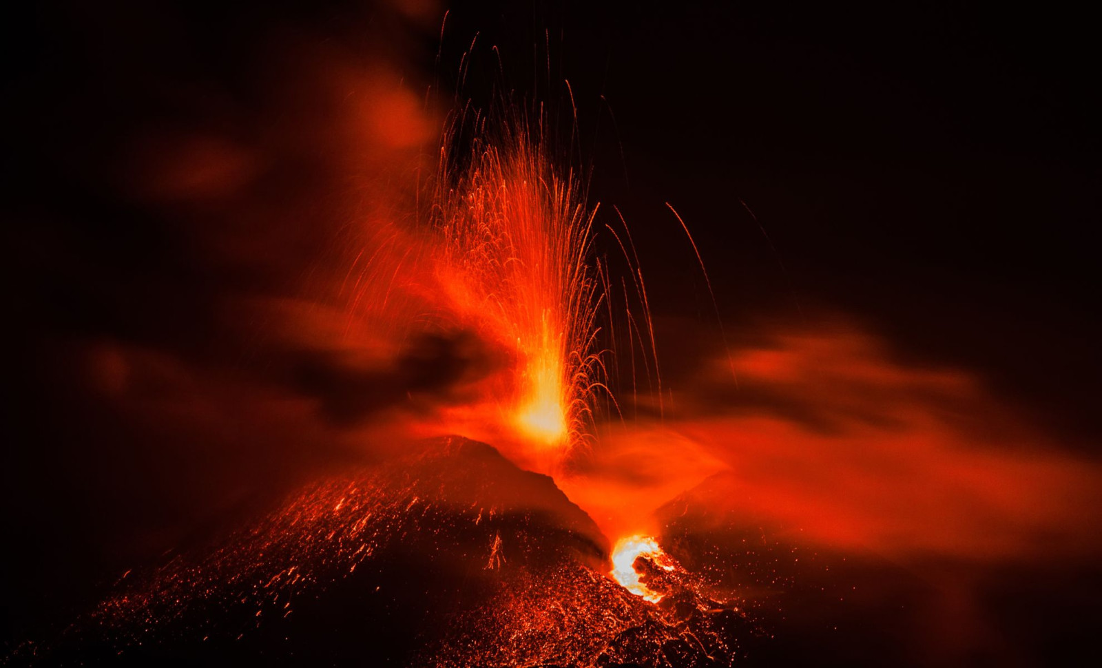 Researchers Uncover Why a Single Volcano Can Erupt in Multiple Distinct Ways 