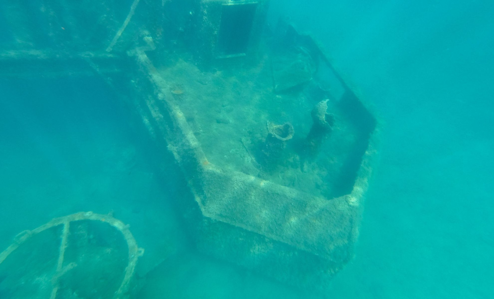 Accidental Discovery of an 18th-Century Wooden Shipwreck Beneath Dubrovnik’s Harbor 