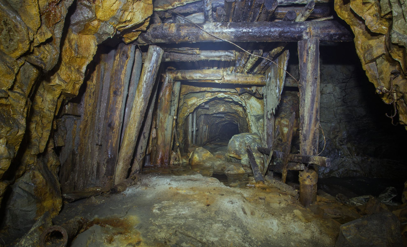 Engineers Unravel Rainstorm Impact on Underground Airflow at SURF 