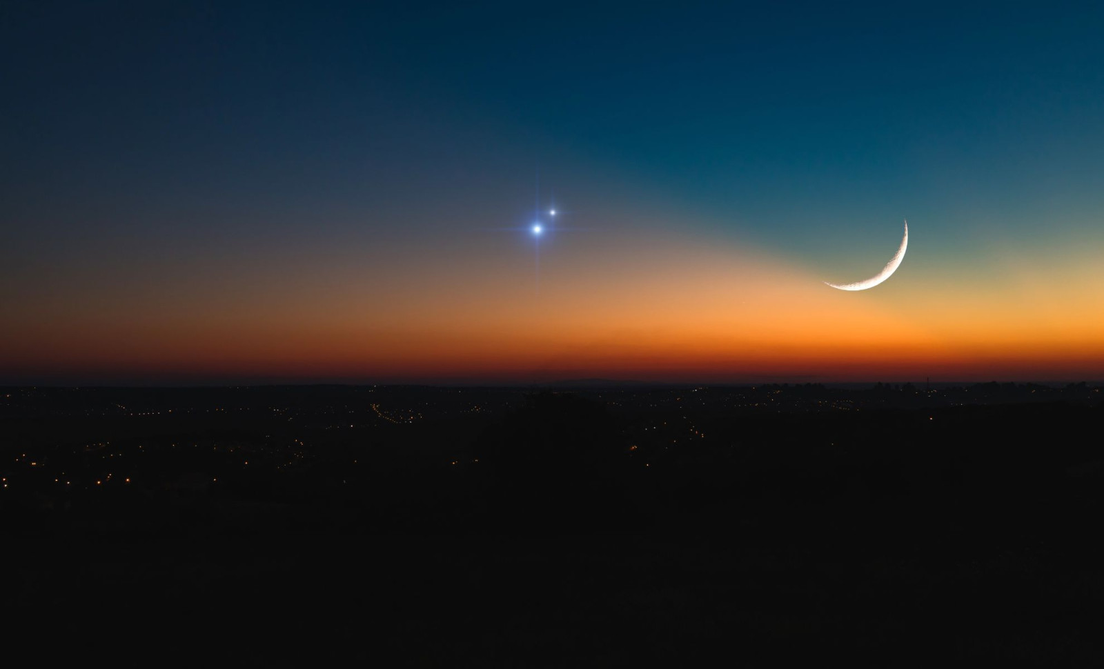Catch Venus Near Regulus and a Crescent Moon in July’s Twilight Sky 