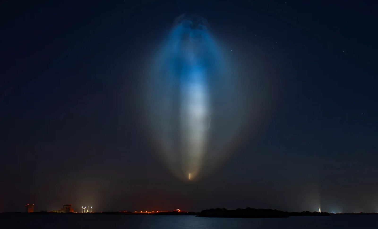 Spectacular SpaceX Launch Painted the Night Sky With a Vibrant Jellyfish Glow 