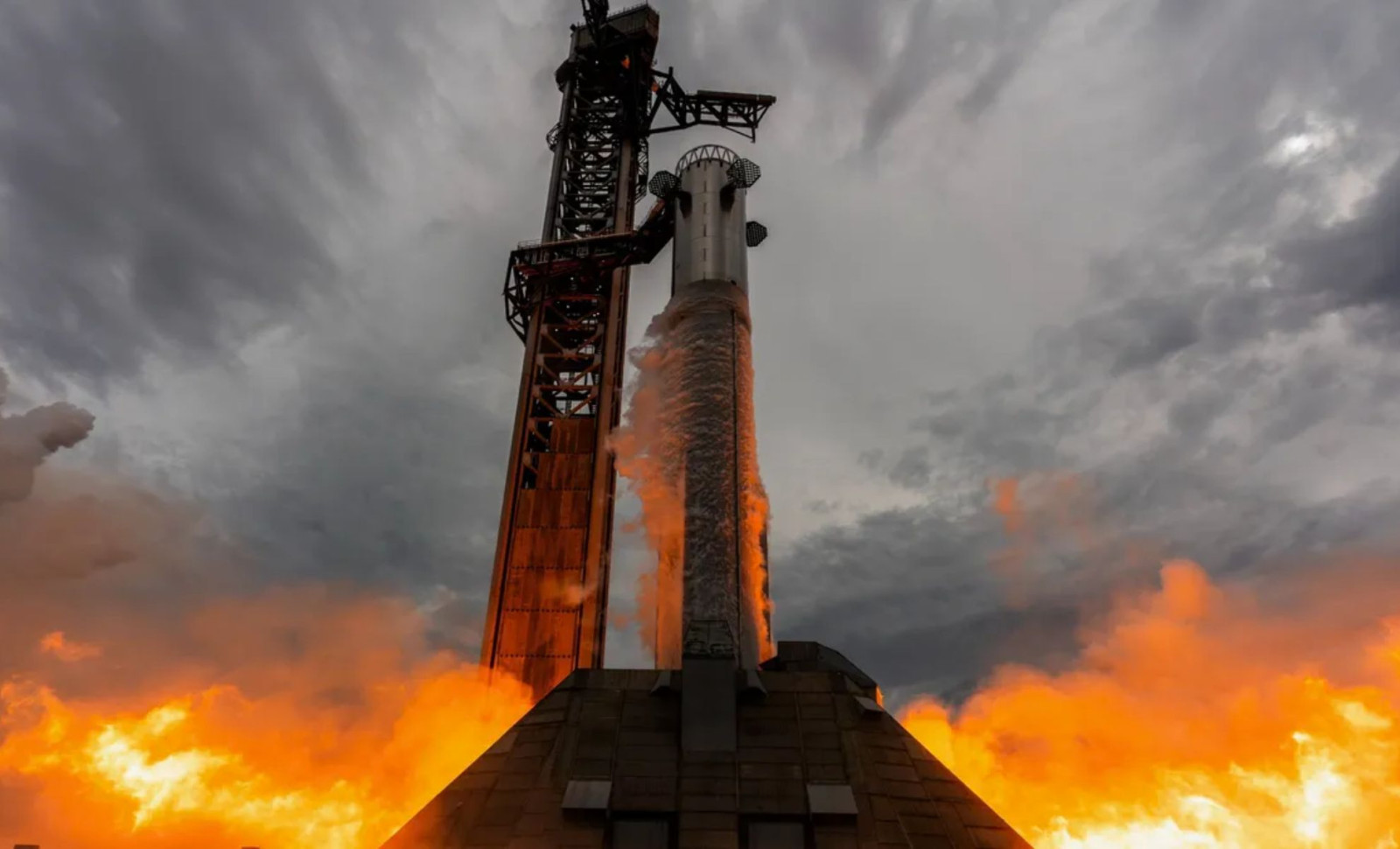 SpaceX Successfully Ignites All 33 Raptor Engines on Super Heavy Booster 