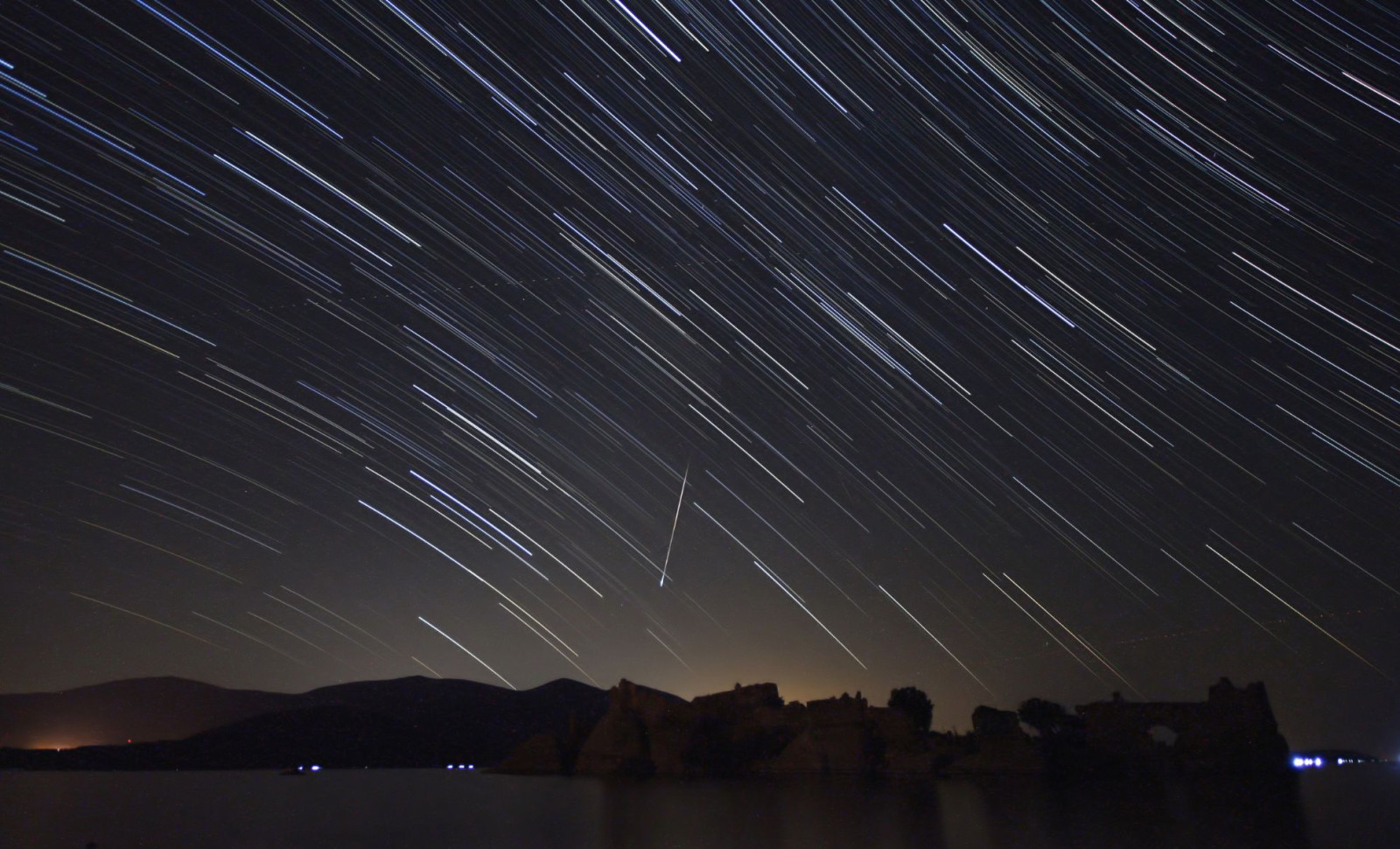 Experience the Spectacular Perseid Meteor Shower and Lunar Sights This Week 