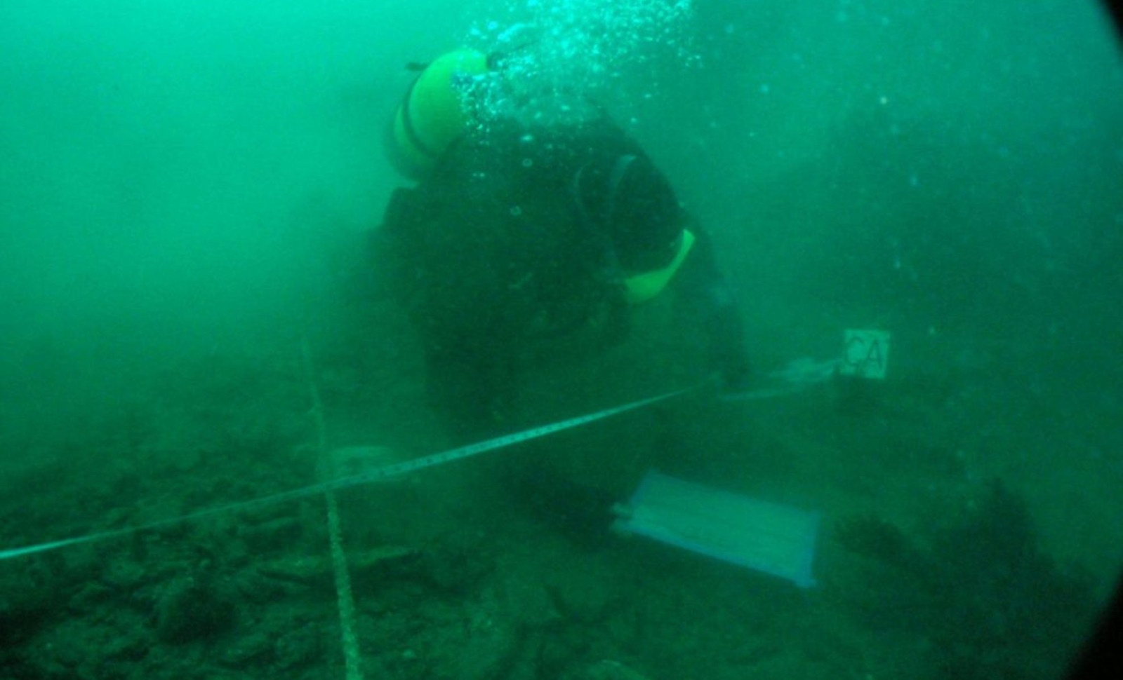Underwater Archaeologists Retrieve a 3,000-Year-Old Bronze Age Sword Near Britain’s Coast 
