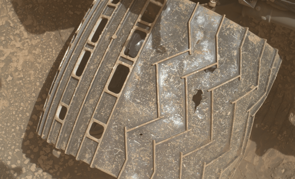Curiosity Rover’s Worn Wheel Reveals Unseen Resilience on Mars’ Rugged Surface 