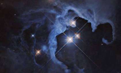 Hubble Reveals a Triple-Star System Illuminating a Nebula 550 Light-Years Away