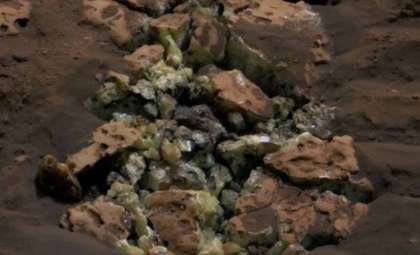 Curiosity Rover Reveals Rare Sulfur Crystals on Martian Surface