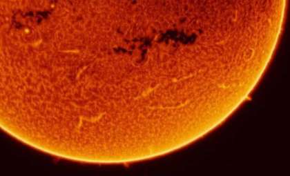 Intense Geomagnetic Storm Triggers Spectacular Northern Lights Across U.S. Border Regions