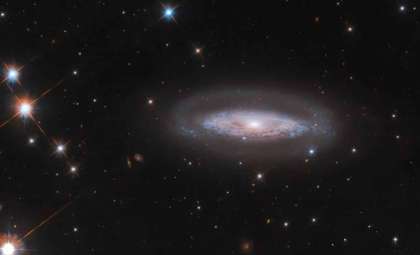 Hubble Reveals Brilliant Core of Spiral Galaxy Driven by Giant Black Hole