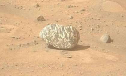 Perseverance Rover Unveils Rare Black-and-White Striped Rock on Mars