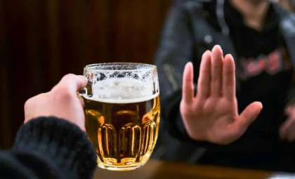 Top Neurologist Reveals Ideal Age to Stop Drinking Alcohol for Brain Health