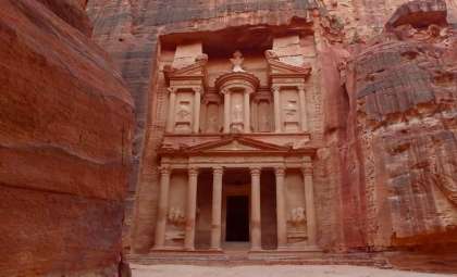 Uncovered Beneath Petra’s Treasury: Twelve Human Skeletons Reveal Ancient Secrets