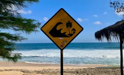 Giant Ocean Waves Explained: Distinguishing Tsunamis from Tidal Waves