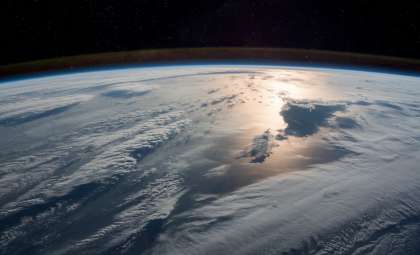 Why Our Planet Feels Flat Despite Its Curved Surface: The Science Explained