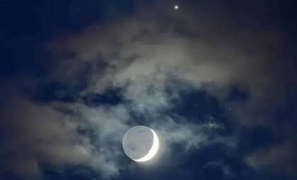 Watch Venus and the Crescent Moon Form a Captivating Duo This Evening