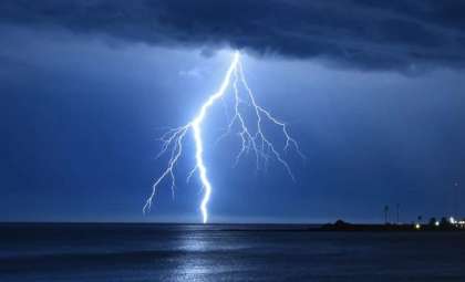 Tiny Lightning Sparks Within Water Droplets Could Unlock Origins of Life