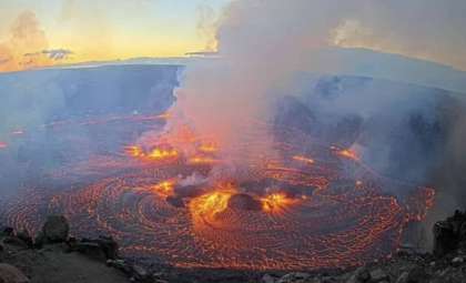 Towering Lava Jets Illuminate Hawaiian Skies in Kīlauea’s Latest Eruption