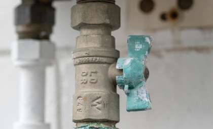 UMass Amherst Research Uncovers a Liquid That Defies Thermodynamics