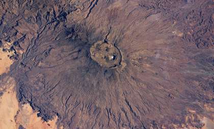 Unveiling a Salt-Crusted Lake on Sahara’s Tallest Volcano Reveals Ancient Climate Secrets