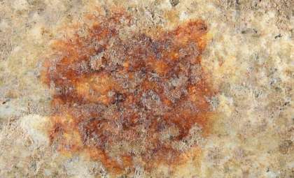 Oldest Neanderthal Fingerprint on Painted Stone Suggests Early Artistic Expression