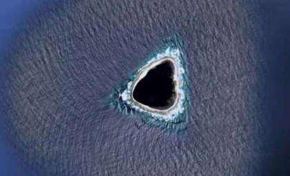 Google Earth Reveals a Mysterious ‘Hollow’ Island in the Pacific—What Lies Beneath?