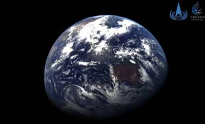Tianwen-2 Probe Delivers Stunning Views of Earth and Moon from Deep Space