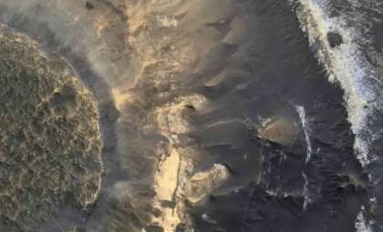 Could Mars’ Clay Layers Reveal Traces of Ancient Life?