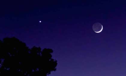 Watch the Crescent Moon and Mars Light Up the Evening Sky on August 25, 2025