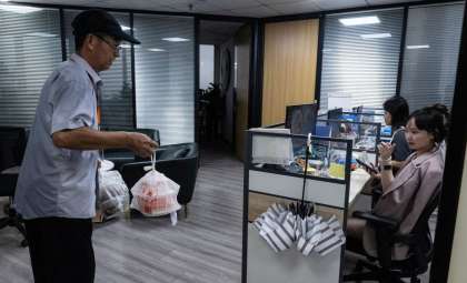 Sky-High Delivery: The New Profession Feeding China’s Tallest Towers
