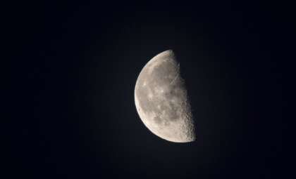 Discover the Stunning ‘X’ and ‘V’ Patterns Emerging on the Moon Tonight