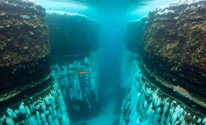 Scientists Uncover 332 Hidden Underwater Canyons Beneath Antarctica’s Ice Sheet
