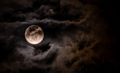 New Insights Challenge Traditional Theories on Moon Formation
