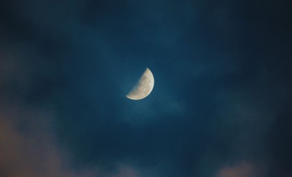 Rare Nighttime Alignment: Half Moon and Saturn Illuminate the Sky